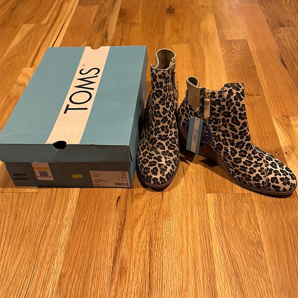 New with tags Tom’s booties